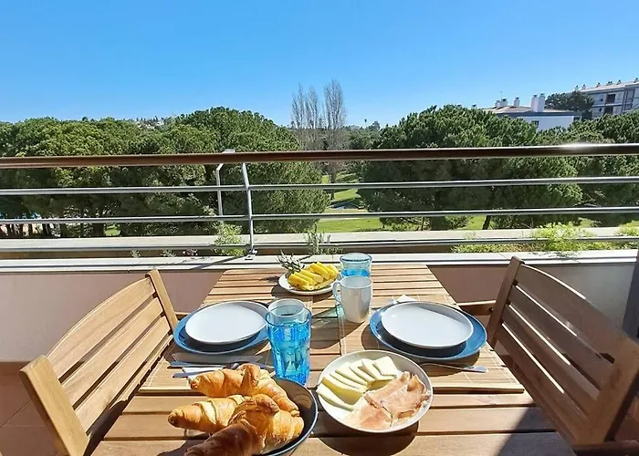 Relax And Unwind : Pool, Garden, Beach & City